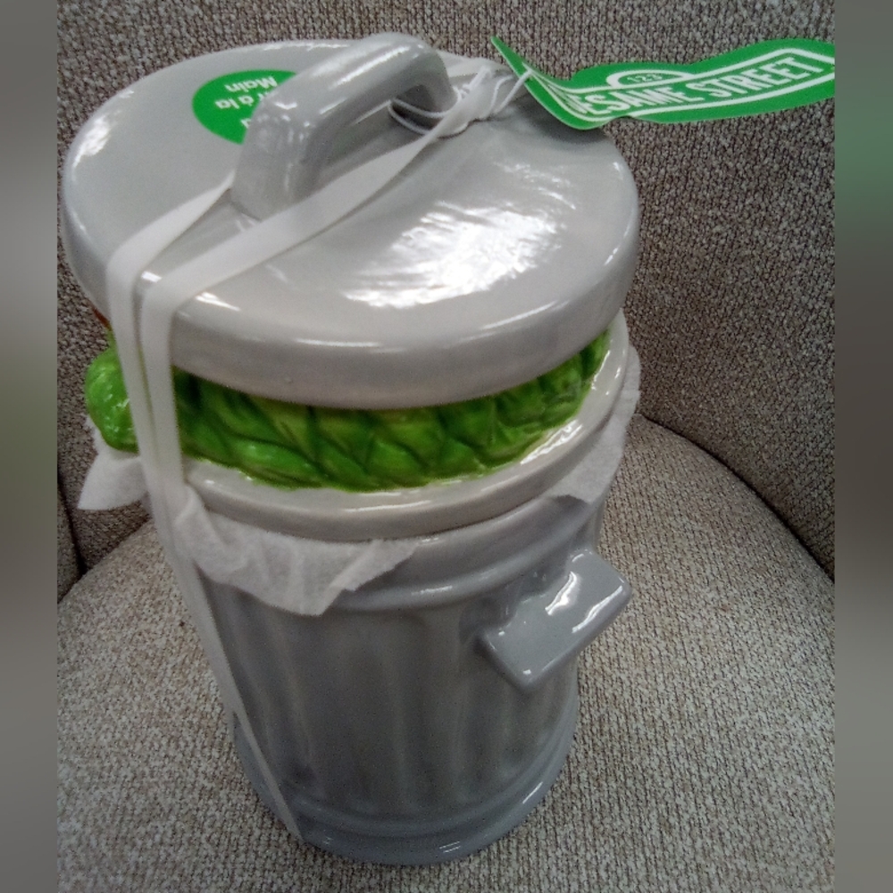 Sesame Street Cookie Jar (Temp Sold Out)) - Picture 2 of 6